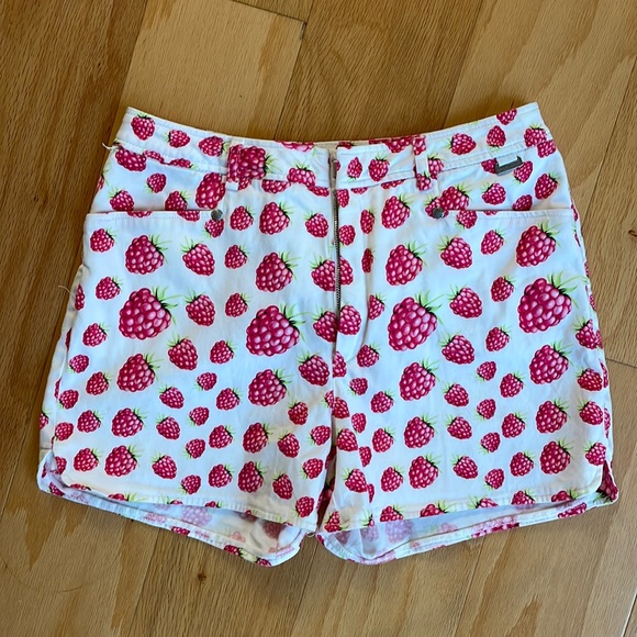 Escada sport raspberry shorts - Picture 1 of 3